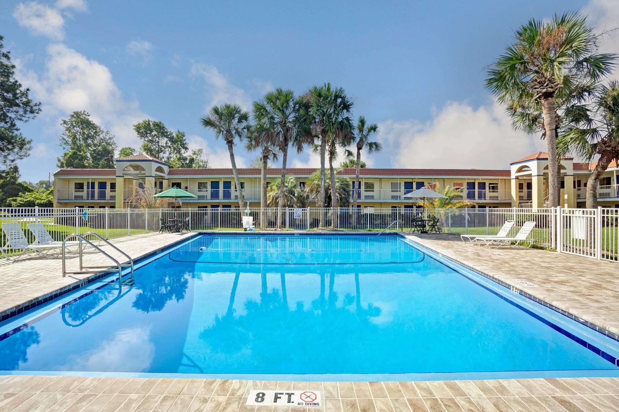 Days Inn By Wyndham Jacksonville South Memorial Hospital Exterior foto
